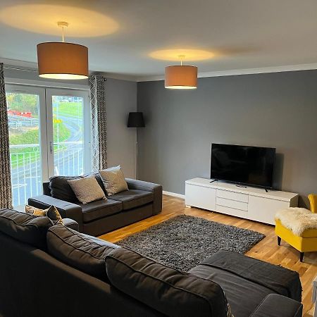 Flat Three, 212 Eaglesham Road, East Kilbride, Glasgow ภายนอก รูปภาพ
