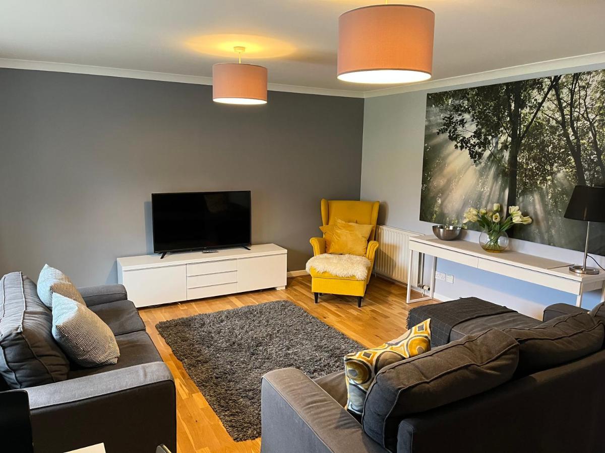 Flat Three, 212 Eaglesham Road, East Kilbride, Glasgow ภายนอก รูปภาพ