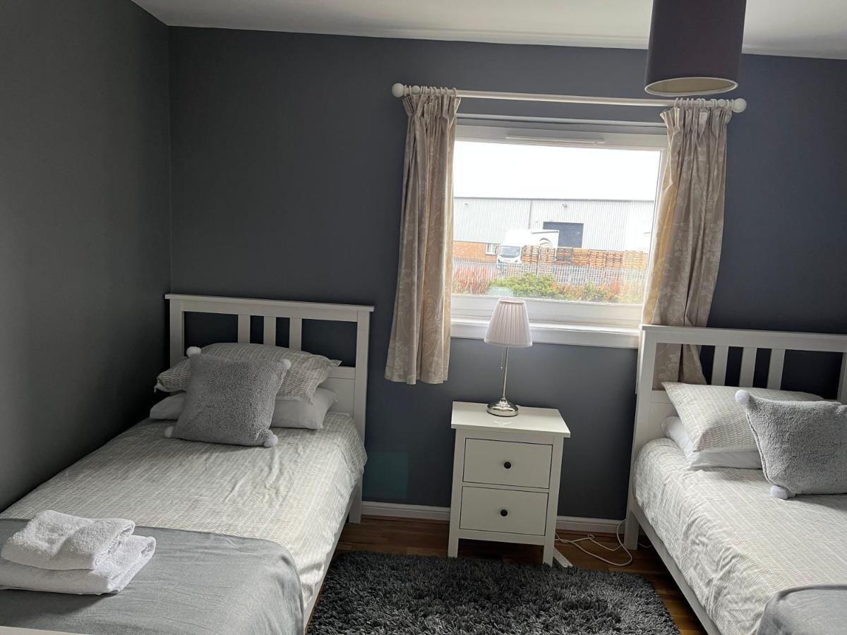 Flat Three, 212 Eaglesham Road, East Kilbride, Glasgow ภายนอก รูปภาพ