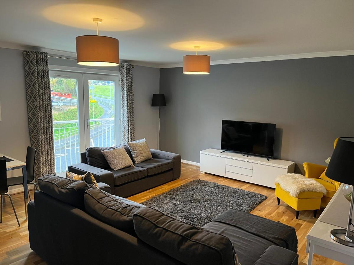 Flat Three, 212 Eaglesham Road, East Kilbride, Glasgow ภายนอก รูปภาพ