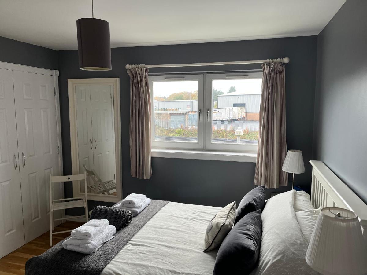 Flat Three, 212 Eaglesham Road, East Kilbride, Glasgow ภายนอก รูปภาพ