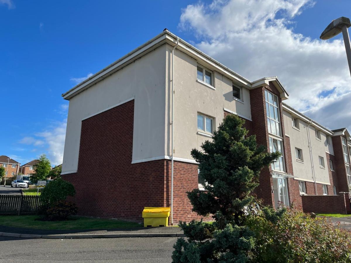 Flat Three, 212 Eaglesham Road, East Kilbride, Glasgow ภายนอก รูปภาพ